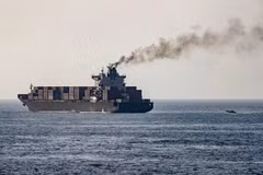 Tàu chở hàng M/V Touska treo cờ Iran. (Ảnh: CENTCOM/Reuters)