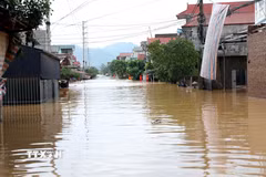 Tuyến đường xã Tràng Định, tỉnh Lạng Sơn biến thành sông sau những đợt mưa lớn liên tục kéo dài do ảnh hưởng của bão số 4. (Ảnh: Văn Đạt/TTXVN)