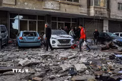 Thiệt hại sau những đợt không kích của Israel xuống thành phố Gaza ngày 31/1/2026. (Ảnh: THX/TTXVN)