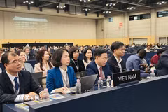 Thứ trưởng Bộ Ngoại giao Ngô Lê Văn, Chủ tịch Ủy ban Quốc gia UNESCO Việt Nam, phát biểu tại Kỳ họp. (Ảnh: Khánh Vân/TTXVN)