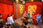 Thông qua chương trình biểu diễn và talkshow chuyên đề, dự án "Chạm Ca trù" tại Bích Câu đạo quán không chỉ giới thiệu vẻ đẹp tinh tế của ca trù mà còn kể những câu chuyện về lịch sử, hành trình gìn giữ một loại hình nghệ thuật truyền thống từng trải qua nhiều thăng trầm. (Ảnh: Khánh Hòa/TTXVN)