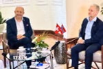 Đại sứ Na Uy tại Việt Nam Stein Iversen (phải) và Đại sứ Thụy Sĩ tại Việt Nam Thomas Gass (trái) chia sẻ với báo chí về ý nghĩa, tác động và triển vọng của hiệp định FTA Việt Nam-EFTA. (Ảnh: Việt Đức/TTXVN)