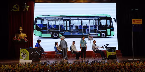 Hà Nội xây dựng văn hóa và phong cách cho nhân viên phục vụ xe buýt 