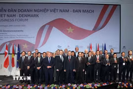 Tổng Bí thư, Chủ tịch nước Tô Lâm và Nhà Vua Đan Mạch Frederik X cùng các đại biểu và các doanh nghiệp hai nước.(Ảnh: Thống Nhất/TTXVN)