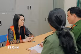 Bị can Kiều Thị Thanh, làm việc với cơ quan công an về hành vi mua bán trái phép chất ma túy. (Ảnh: TTXVN phát)
