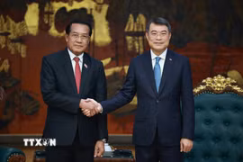 Thủ tướng Lê Minh Hưng tiếp ông Vanhxay Phongsavanh, Tổng Thanh tra Nhà nước Lào. (Ảnh: Dương Giang/TTXVN)