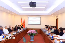 Tổng Giám đốc Thông tấn xã Việt Nam Vũ Việt Trang làm việc với Tổng Bí thư Đảng Lao động (PT) Mexico Alberto Anaya Gutierrez. (Ảnh: Tuấn Anh/TTXVN)