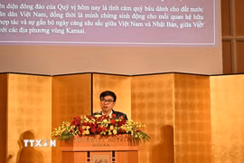 Tổng Lãnh sự Nguyễn Trường Sơn phát biểu tại lễ kỷ niệm.(Ảnh: Nguyễn Tuyến/TTXVN)
