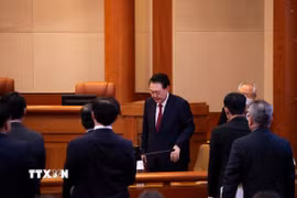 Tổng thống Hàn Quốc Yoon Suk Yeol trình diện tại phiên luận tội ông ở Tòa Hiến pháp tại Seoul, ngày 21/1/2025. (Ảnh: THX/TTXVN)