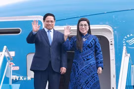 Thủ tướng Phạm Minh Chính cùng Phu nhân Lê Thị Bích Trân rời Hà Nội thăm chính thức Kuwait; Algeria và tham dự Hội nghị Thượng đỉnh G20 tại Nam Phi. (Ảnh: Dương Giang/TTXVN)