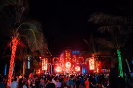 (Nguồn: Facebook Bistro Fou Beach Club)