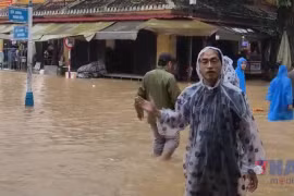 Phố cổ Hội An ngập trong biển nước