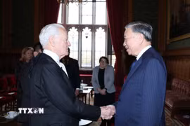 Tổng Bí thư Tô Lâm gặp Chủ tịch Thượng viện Anh, Nam tước McFall xứ Alcluith. (Ảnh: Thống Nhất/TTXVN)