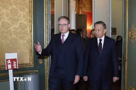 Thủ tướng Bỉ Bart De Wever đón Tổng Bí thư, Chủ tịch nước Tô Lâm. (Ảnh: Thống Nhất/TTXVN)