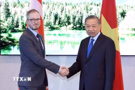 Tổng Bí thư, Chủ tịch nước Tô Lâm tiếp Tổng Bí thư Đảng Cộng sản Canada Drew Garvie. (Ảnh: Thống Nhất/TTXVN)