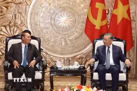 Tổng Bí thư, Chủ tịch nước Tô Lâm tiếp đồng chí Vilay Lakhamphong, Ủy viên Bộ Chính trị, Thường trực Ban Bí thư Trung ương Đảng Nhân dân Cách mạng Lào. (Ảnh: Thống Nhất/TTXVN)