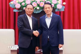Đại tướng Lương Tam Quang, Bộ trưởng Bộ Công an Việt Nam hội kiến đồng chí Vilay Lakhamphong, Thường trực Ban Bí thư Trung ương Đảng Nhân dân Cách mạng Lào. (Ảnh: Phạm Kiên/TTXVN)