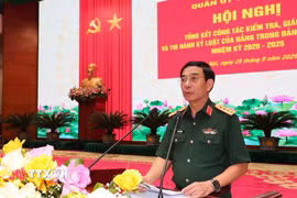 Đại tướng Phan Văn Giang, Ủy viên Bộ Chính trị, Phó Bí thư Quân ủy Trung ương, Bộ trưởng Bộ Quốc phòng phát biểu. (Ảnh: Trọng Đức/TTXVN)