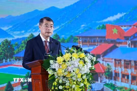 Thủ tướng Lê Minh Hưng phát biểu tại Lễ khai giảng năm học 2026-2027 của Trường Phổ thông nội trú liên cấp Tiểu học và Trung học cơ sở Mường Khương, xã Mường Khương, tỉnh Lào Cai. (Ảnh: Dương Giang/TTXVN)