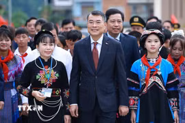 Thủ tướng Lê Minh Hưng đến dự Lễ khai giảng năm học mới tại Trường Phổ thông nội trú liên cấp Mường Khương (Lào Cai). (Ảnh: Dương Giang/TTXVN)