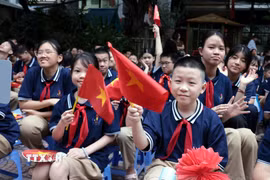 Các em học sinh trường Phổ thông Cơ sở Xã Đàn ngày khai giảng. (Ảnh: Trần Việt/TTXVN)