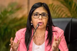 Bà Delcy Rodriguez trong một cuộc họp báo ở Caracas. (Ảnh: EPA/TTXVN)