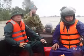 Hà Tĩnh: Hàng ngàn nhà dân ngập trong nước lũ