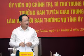 Đồng chí Trịnh Văn Quyết phát biểu tại buổi làm việc. (Ảnh: Văn Đức/TTXVN)