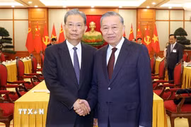 Tổng Bí thư Tô Lâm và Ủy viên trưởng Nhân đại toàn quốc Trung Quốc Triệu Lạc Tế. (Ảnh: Thống Nhất/TTXVN)