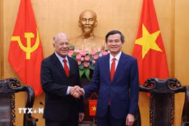 Đồng chí Đoàn Minh Huấn, Ủy viên Bộ chính trị, Giám đốc Học viện Chính trị quốc gia Hồ Chí Minh tiếp Thượng nghị sỹ Alberto Anaya Gutierrez, Tổng Bí thư Đảng Lao động Mexico. (Ảnh: Văn Điệp/TTXVN)