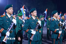 Các lực lượng lần lượt vào vị trí. (Ảnh: TTXVN)