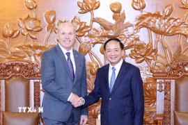 Trưởng Ban Tuyên giáo và Dân vận Trung ương Trịnh Văn Quyết tiếp Đại sứ Canada tại Việt Nam Jim Nickel. (Ảnh: Phương Hoa/TTXVN)