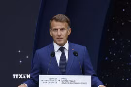 Tổng thống Cộng hòa Pháp Emmanuel Macron phát biểu khai mạc Hội nghị Thượng đỉnh Không gian vũ trụ. (Ảnh: Thống Nhất/TTXVN)