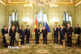 Tổng Bí thư, Chủ tịch nước Tô Lâm gặp hẹp với Tổng thống Liên bang Nga Vladimir Putin. (Ảnh: Thống Nhất/TTXVN)