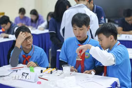 Các học sinh Hà Nội) trong vòng chung kết cuộc thi HNUE Olympic STEM 2025. (Ảnh: Thanh Tùng/TTXVN)