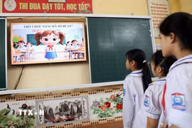 Trường Tiểu học Lê Danh Phương (xã Hưng Hà, tỉnh Hưng Yên) ứng dụng công nghệ Trí tuệ Nhân tạo trong giảng dạy một cách sáng tạo, phong phú, tạo nên những giờ học thú vị, hiệu quả. (Ảnh: Thế Duyệt/TTXVN)