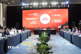 Phiên thảo luận với chủ đề "Vươn tầm nội lực để vươn mình đột phá". (Ảnh: Hạnh Quyên/TTXVN)
