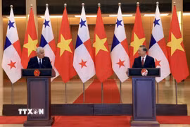 Tổng Bí thư, Chủ tịch nước Tô Lâm và Tổng thống Cộng hòa Panama José Raúl Mulino gặp gỡ báo chí sau hội đàm. (Ảnh: Tuấn Anh/TTXVN)