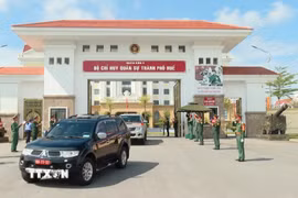 Đội Quy tập 192 (Bộ Chỉ huy Quân sự thành phố Huế) xuất quân sang Lào thực hiện nhiệm vụ. (Ảnh: Mai Trang/TTXVN)