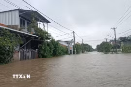 Nước lũ từ sông Bồ gây ngập sâu khu dân cư ở phường Kim Trà, thành phố Huế. (Ảnh: Hải Âu/TTXVN)
