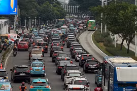 Xe cộ lưu thông trên đường phố tại Jakarta, Indonesia. (Ảnh: Đỗ Quyên/TTXVN)