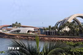 Một góc công trình kiến trúc Cầu Hôn, tọa lạc tại Nam đảo Phú Quốc (Kiên Giang), trở thành biểu tượng du lịch mới của đảo Ngọc. Ảnh: Lê Huy Hải – TTXVN