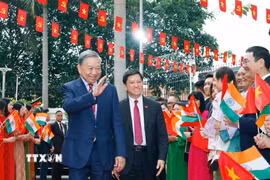 Tổng Bí thư, Chủ tịch nước Tô Lâm đến gặp gỡ cán bộ, nhân viên Đại sứ quán và cộng đồng người Việt Nam tại Ấn Độ. (Ảnh: Thống Nhất/TTXVN)
