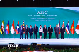 Thủ tướng Nhật Bản Takaichi Sanae và Thủ tướng Australia Anthony Albanese và Trưởng đoàn các nước ASEAN tham dự Hội nghị Lãnh đạo Cộng đồng châu Á phát thải ròng bằng 0 lần thứ 3. (Ảnh: Dương Giang/TTXVN)