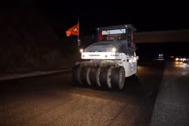 Tuyến cao tốc cửa khẩu Hữu Nghị - Chi Lăng, tỉnh Lạng Sơn dài gần 60 km đã cơ bản hoàn thành các hạng mục quan trọng. (Ảnh: Văn Đạt/TTXVN)