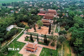 Chùa Quỳnh Lâm toạ lạc trên núi Tiên Du, thuộc Khu di tích lịch sử nhà Trần (Quảng Ninh). Chùa được khởi dựng từ thời Lý, mở mang vào thời Trần. Pháp Loa - vị Tổ thứ hai của Thiền phái Trúc Lâm đã cho xây dựng và mở mang chùa thành một trong những trung tâm Phật giáo lớn đương thời. (Ảnh: Thành Đạt/TTXVN)