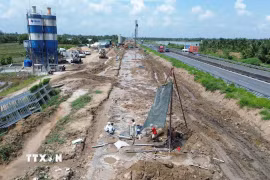 Dự án đang triển khai đồng loạt 69 mũi thi công. (Ảnh: Công Trí/TTXVN)
