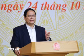 Thủ tướng Phạm Minh Chính làm việc về các giải pháp “phát triển đột phá nhà ở xã hội”. (Ảnh: Dương Giang/TTXVN)