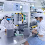 Một trong những nguyên nhân đáng chú ý khiến nhập khẩu tăng trong thời gian qua nằm ở nhóm hàng điện tử, máy tính, linh kiện và thiết bị. (Ảnh: Nguyễn Thảo/TTXVN).