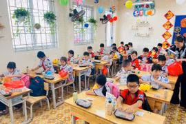 Tại Kỳ họp thứ 5 diễn ra giữa tháng 7/2026, Hội đồng Nhân dân thành phố Hà Nội đã thông qua Nghị quyết quy định cơ chế hỗ trợ bữa ăn bán trú cho học sinh tiểu học trên địa bàn thành phố từ năm học 2026-2027. (Ảnh: Vietnam+)